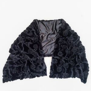 Elegant luxurious Black Floral Shawl 90’s